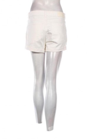 Damen Shorts Bershka, Größe L, Farbe Weiß, Preis 5,99 €