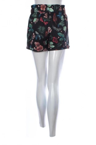 Damen Shorts Cropp, Größe S, Farbe Mehrfarbig, Preis 6,99 €