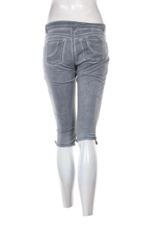 Pantaloni scurți de femei Montego, Mărime S, Culoare Gri, Preț 7,99 Lei