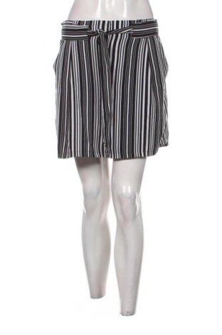 Γυναικείο κοντό παντελόνι New Look, Μέγεθος M, Χρώμα Πολύχρωμο, Τιμή 6,97 €