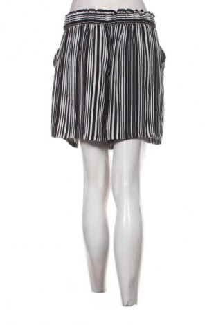 Γυναικείο κοντό παντελόνι New Look, Μέγεθος M, Χρώμα Πολύχρωμο, Τιμή 6,97 €