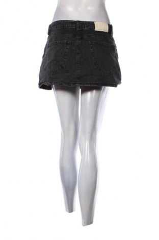 Damen Shorts Stradivarius, Größe M, Farbe Grau, Preis 7,99 €