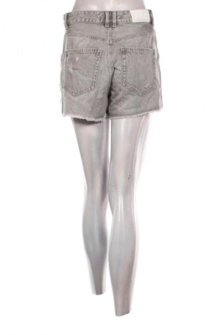 Damen Shorts Stradivarius, Größe M, Farbe Grau, Preis 11,99 €