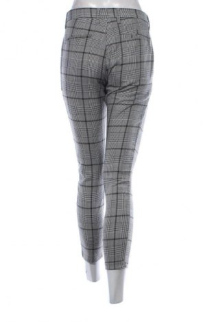 Damenhose Pull&Bear, Größe M, Farbe Mehrfarbig, Preis 2,99 €