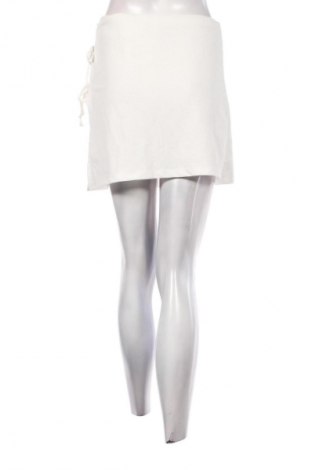 Hosenrock Clockhouse, Größe M, Farbe Weiß, Preis 1,99 €