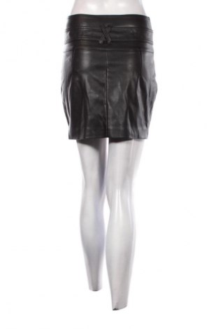 Sukně Bershka, Velikost S, Barva Černá, Cena  399,00 Kč