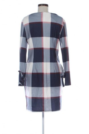 Kleid Adika, Größe M, Farbe Mehrfarbig, Preis 3,99 €