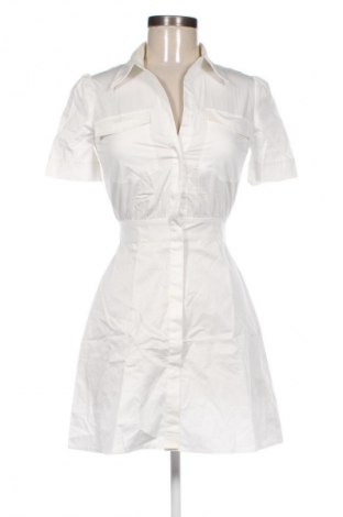 Ruha Guess, Méret M, Szín Fehér, Ár 35 769 Ft