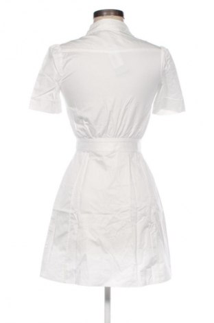 Ruha Guess, Méret M, Szín Fehér, Ár 35 769 Ft