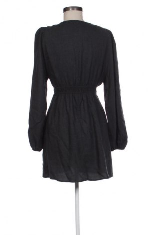 Kleid Pull&Bear, Größe M, Farbe Grau, Preis 6,99 €