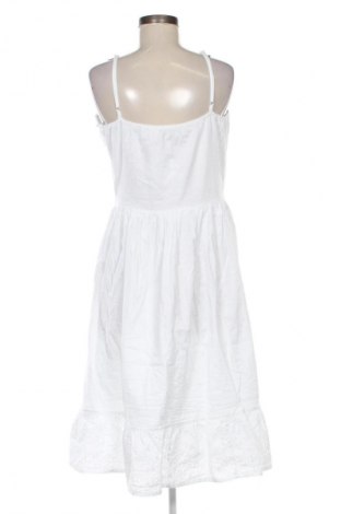 Šaty  Quiosque, Velikost M, Barva Bílá, Cena  339,00 Kč