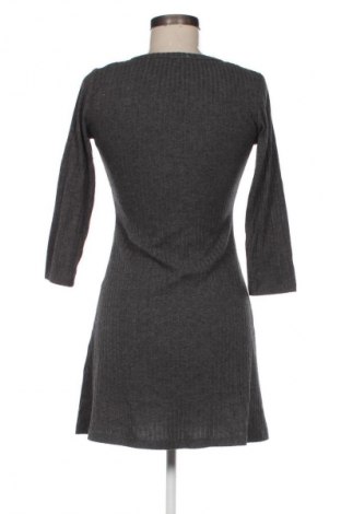 Kleid Stradivarius, Größe S, Farbe Grau, Preis 1,99 €