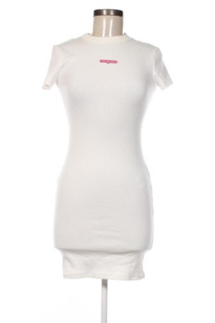 Рокля Tommy Jeans, Размер S, Цвят Бял, Цена 40,90 €