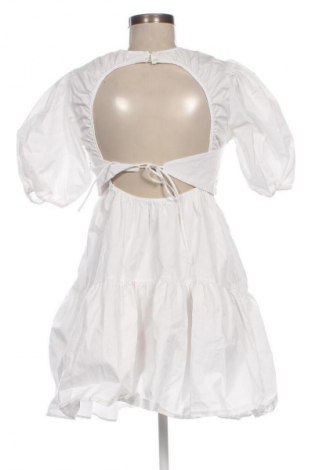 Kleid Zara, Größe M, Farbe Weiß, Preis 11,11 €