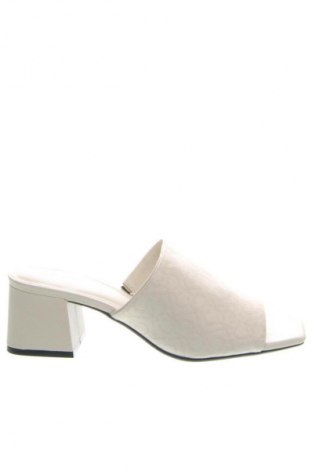 Чехли Calvin Klein, Размер 39, Цвят Многоцветен, Цена 104,81 €