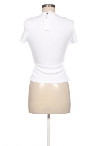 Tricou de femei Calvin Klein Jeans, Mărime XS, Culoare Alb, Preț 202,99 Lei