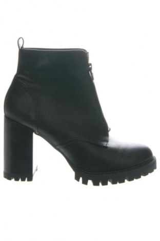 Дамски боти Bershka, Размер 38, Цвят Черен, Цена 15,82 €