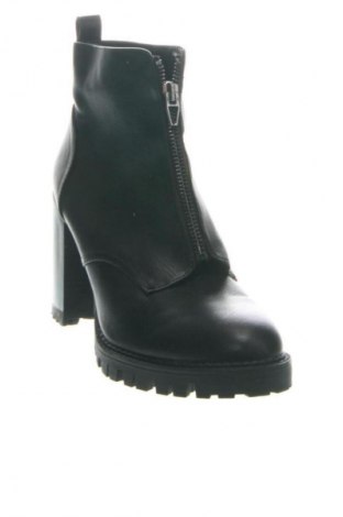 Дамски боти Bershka, Размер 38, Цвят Черен, Цена 15,82 €