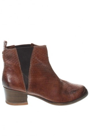 Дамски боти Tamaris, Размер 39, Цвят Кафяв, Цена 11,75 €
