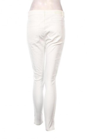 Blugi de femei Clockhouse, Mărime L, Culoare Alb, Preț 28,99 Lei