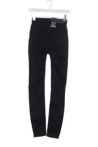 Damskie jeansy Monki, Rozmiar XXS, Kolor Czarny, Cena 66,99 zł