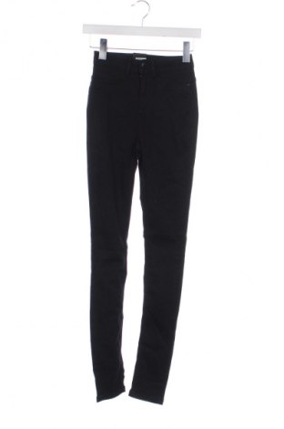 Damskie jeansy Noisy May, Rozmiar XXS, Kolor Czarny, Cena 82,99 zł