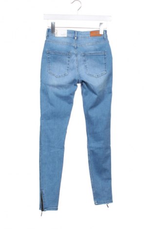Damskie jeansy ONLY, Rozmiar XS, Kolor Niebieski, Cena 56,99 zł