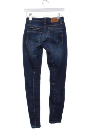 Damskie jeansy Please, Rozmiar S, Kolor Niebieski, Cena 39,99 zł