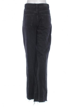 Γυναικείο Τζίν Stradivarius, Μέγεθος M, Χρώμα Μαύρο, Τιμή 15,76 €