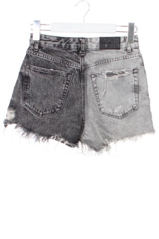 Dámské kraťasy  Bershka, Velikost XS, Barva Černá, Cena  149,00 Kč