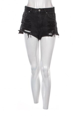 Γυναικείο κοντό παντελόνι Pull&Bear, Μέγεθος S, Χρώμα Μαύρο, Τιμή 2,99 €