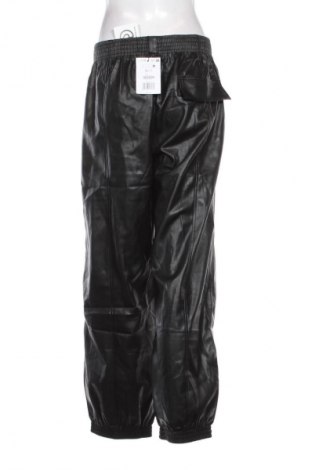 Damskie spodnie Bershka, Rozmiar XL, Kolor Czarny, Cena 52,99 zł