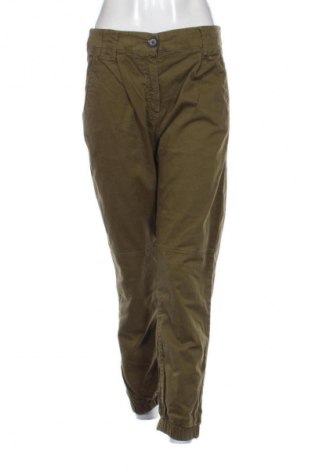 Γυναικείο παντελόνι Bershka, Μέγεθος L, Χρώμα Πράσινο, Τιμή 4,99 €