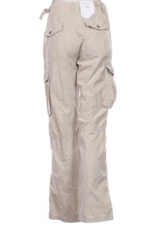 Γυναικείο παντελόνι Bershka, Μέγεθος S, Χρώμα  Μπέζ, Τιμή 6,99 €