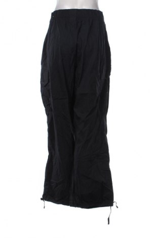 Γυναικείο παντελόνι Nike, Μέγεθος L, Χρώμα Μαύρο, Τιμή 27,99 €