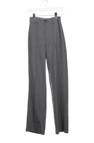 Дамски панталон Pull&Bear, Размер XS, Цвят Сив, Цена 19,42 €