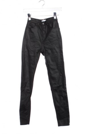 Γυναικείο παντελόνι Pull&Bear, Μέγεθος XS, Χρώμα Μαύρο, Τιμή 8,99 €
