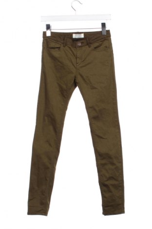 Γυναικείο παντελόνι Stradivarius, Μέγεθος S, Χρώμα Πράσινο, Τιμή 3,99 €