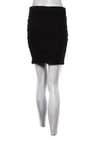 Пола Amisu, Размер M, Цвят Черен, Цена 2,55 €