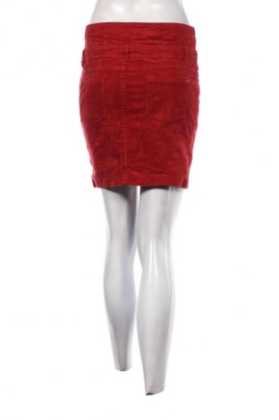 Пола Janina, Размер M, Цвят Червен, Цена 2,04 €