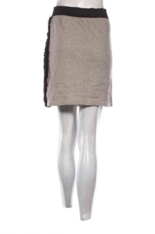 Пола Unbranded, Размер S, Цвят Сив, Цена 2,04 €