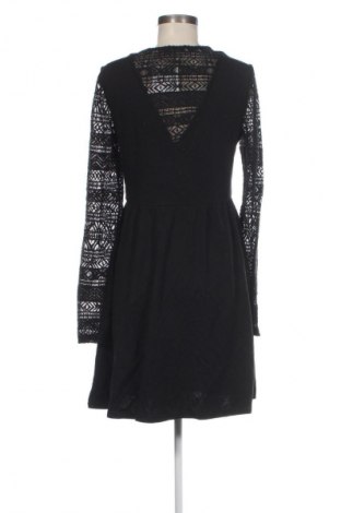 Šaty  About You, Velikost L, Barva Černá, Cena  399,00 Kč