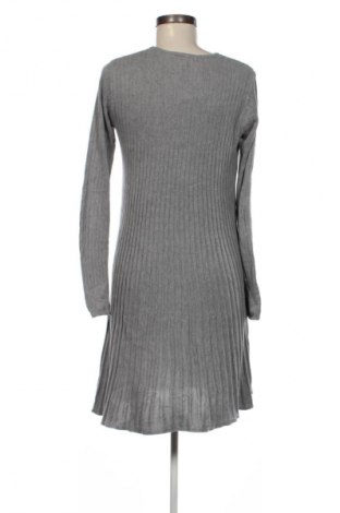 Šaty  Edited, Velikost M, Barva Šedá, Cena  799,00 Kč