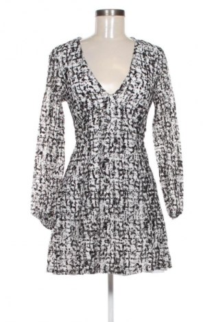 Рокля Guess, Размер M, Цвят Многоцветен, Цена 26,07 €