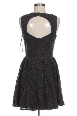 Sukienka ONLY, Rozmiar M, Kolor Szary, Cena 52,99 zł