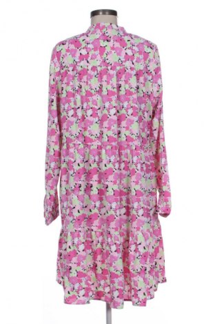 Рокля Selected Femme, Размер M, Цвят Многоцветен, Цена 5,62 €