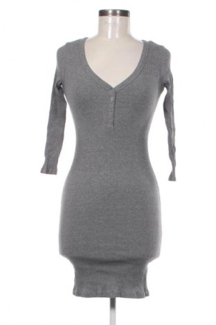Рокля Sinsay, Размер S, Цвят Сив, Цена 2,04 €