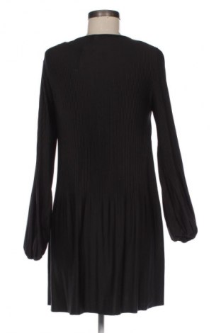 Sukienka Stradivarius, Rozmiar M, Kolor Czarny, Cena 93,99 zł