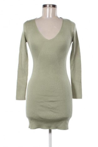 Рокля Stradivarius, Размер S, Цвят Зелен, Цена 2,04 €