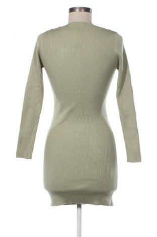 Рокля Stradivarius, Размер S, Цвят Зелен, Цена 2,04 €